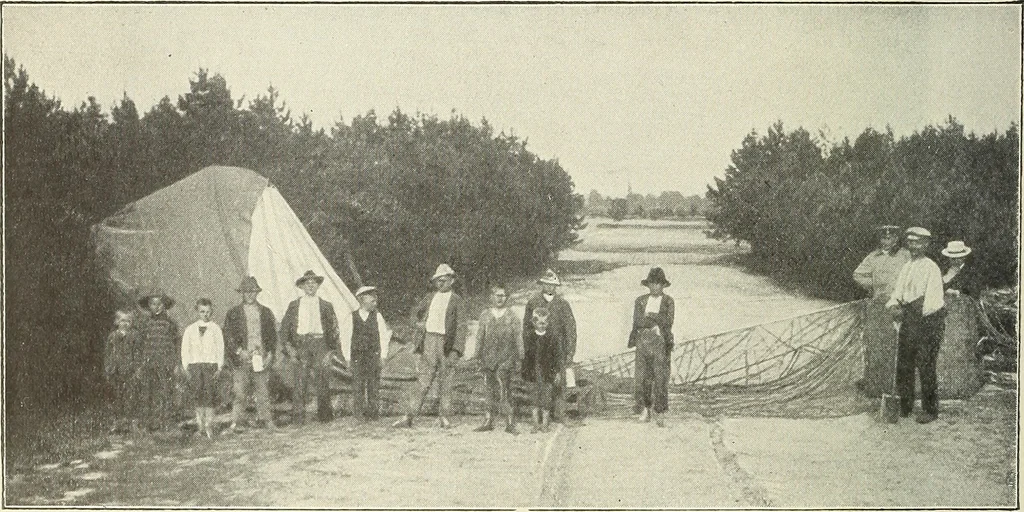 An illustration from Airships past and present, together with chapters on the use of balloons in connection with meteorology, photography and the carrier pigeon, 1908, leaf 37