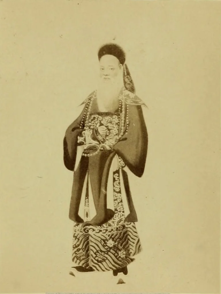 An illustration from Album chinois : ce petit album est destiné à faire connaître les véritables costumes des habitants du Céleste Empire ... : on a réuni aussi les portraits des missionnaires de la Compagnie de Jésus .., 1860, leaf 10