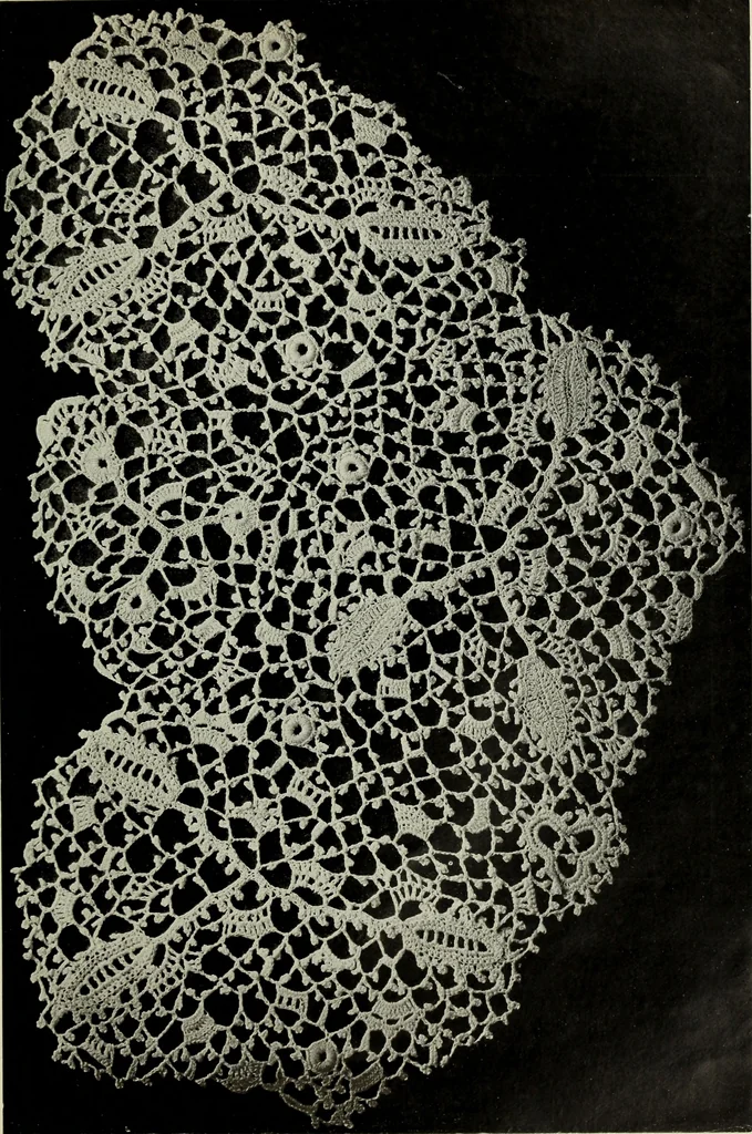 An illustration from Album de guipure d'Irlande, 1900, leaf 244