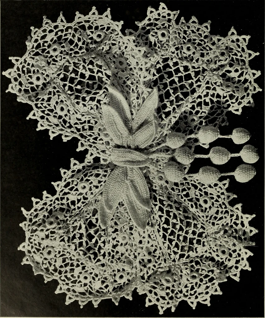 An illustration from Album de guipure d'Irlande, 1900, leaf 247