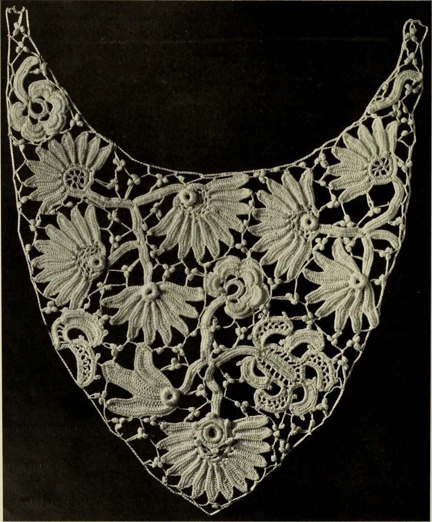 An illustration from Album de guipure d'Irlande, 1900, leaf 301