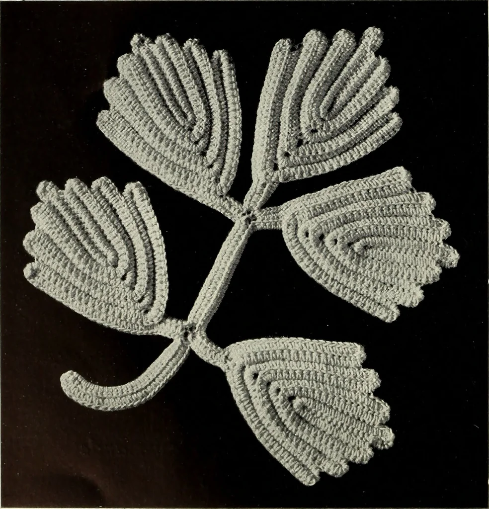 An illustration from Album de guipure d'Irlande, 1900, leaf 71