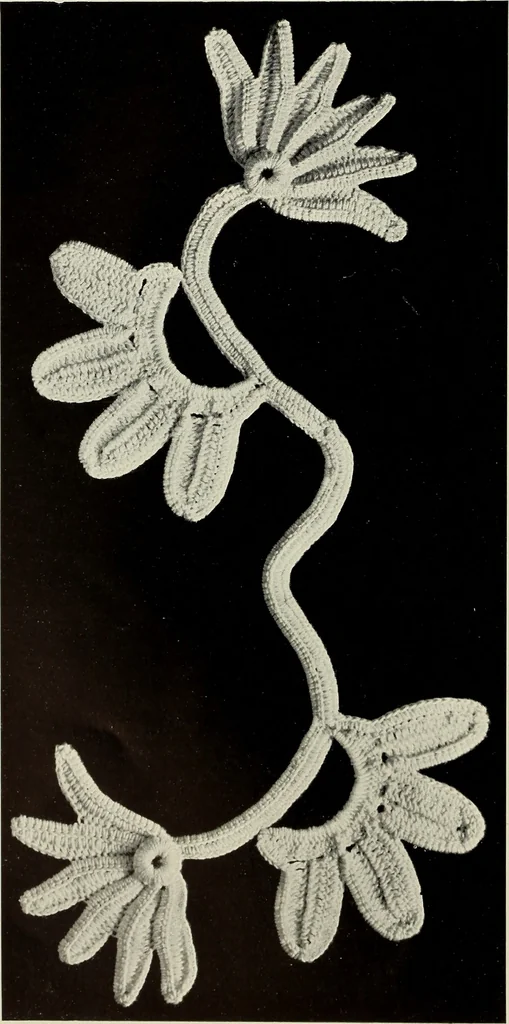 An illustration from Album de guipure d'Irlande, 1900, leaf 81