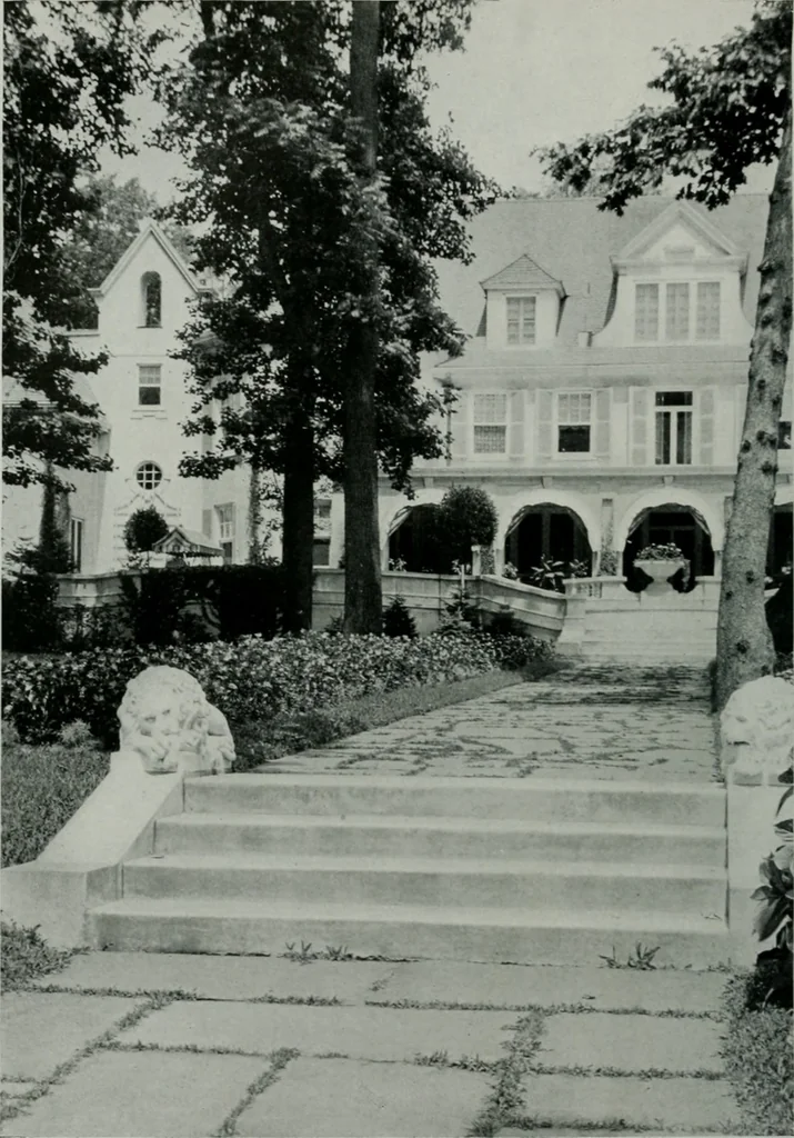 An illustration from American country houses of to-day; an illustrated account of some excellent houses built and gardens planted during the last few years, showing unmistakable influence of the modern trend in ideals architectural, 1915, leaf 107