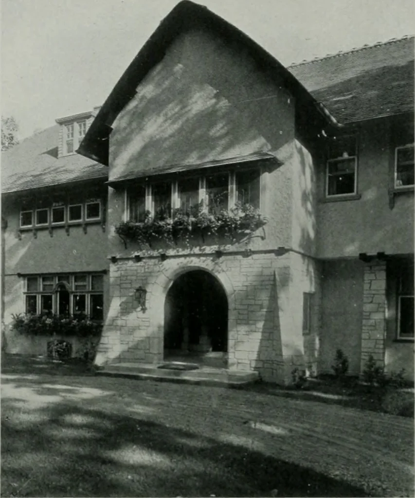 An illustration from American country houses of to-day; an illustrated account of some excellent houses built and gardens planted during the last few years, showing unmistakable influence of the modern trend in ideals architectural, 1915, leaf 119