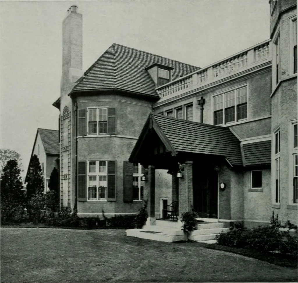 An illustration from American country houses of to-day; an illustrated account of some excellent houses built and gardens planted during the last few years, showing unmistakable influence of the modern trend in ideals architectural, 1915, leaf 131