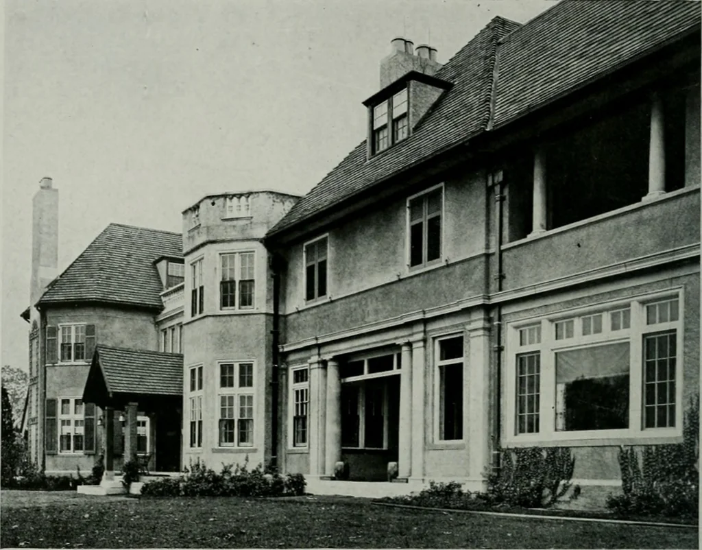 An illustration from American country houses of to-day; an illustrated account of some excellent houses built and gardens planted during the last few years, showing unmistakable influence of the modern trend in ideals architectural, 1915, leaf 133