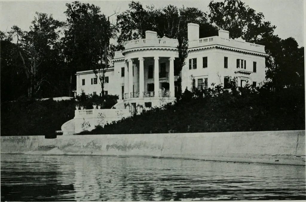 An illustration from American country houses of to-day; an illustrated account of some excellent houses built and gardens planted during the last few years, showing unmistakable influence of the modern trend in ideals architectural, 1915, leaf 155