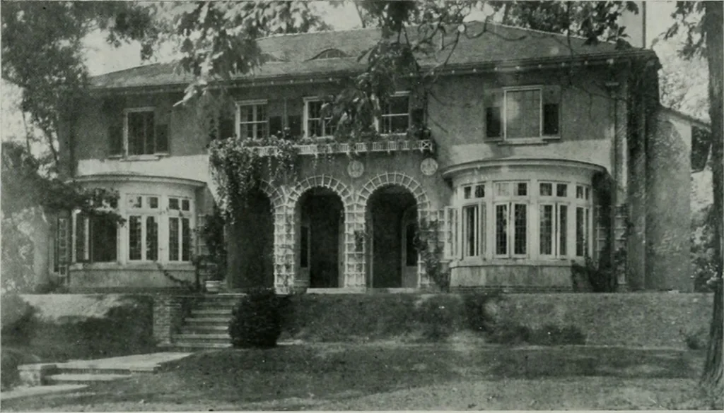 An illustration from American country houses of to-day; an illustrated account of some excellent houses built and gardens planted during the last few years, showing unmistakable influence of the modern trend in ideals architectural, 1915, leaf 163