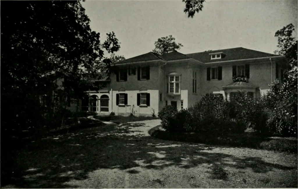An illustration from American country houses of to-day; an illustrated account of some excellent houses built and gardens planted during the last few years, showing unmistakable influence of the modern trend in ideals architectural, 1915, leaf 168