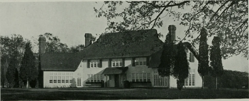 An illustration from American country houses of to-day; an illustrated account of some excellent houses built and gardens planted during the last few years, showing unmistakable influence of the modern trend in ideals architectural, 1915, leaf 189
