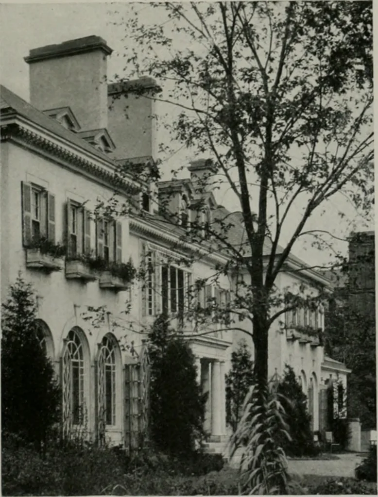 An illustration from American country houses of to-day; an illustrated account of some excellent houses built and gardens planted during the last few years, showing unmistakable influence of the modern trend in ideals architectural, 1915, leaf 194