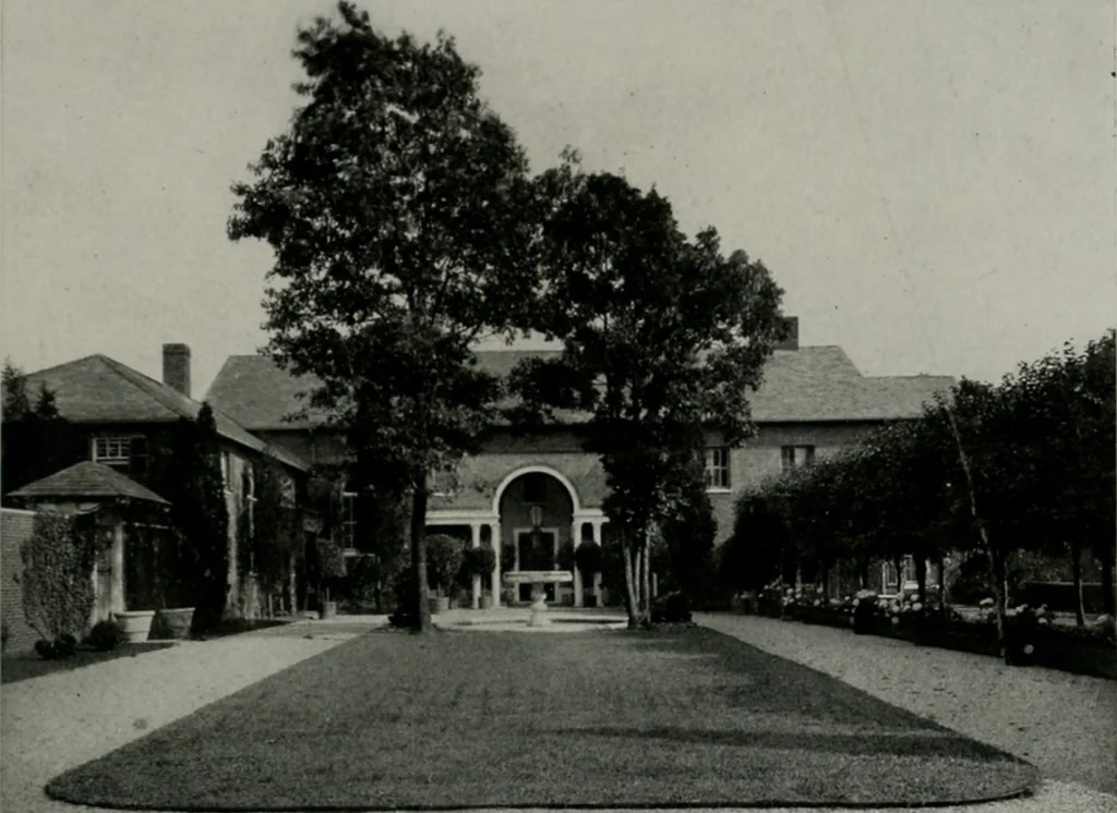 An illustration from American country houses of to-day; an illustrated account of some excellent houses built and gardens planted during the last few years, showing unmistakable influence of the modern trend in ideals architectural, 1915, leaf 224