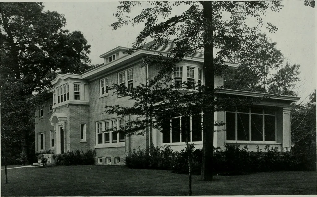 An illustration from American country houses of to-day; an illustrated account of some excellent houses built and gardens planted during the last few years, showing unmistakable influence of the modern trend in ideals architectural, 1915, leaf 253