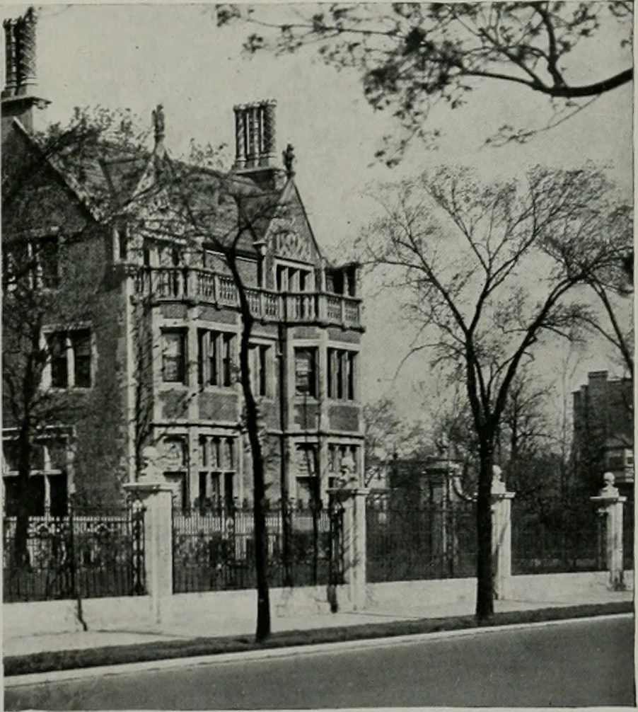An illustration from American country houses of to-day; an illustrated account of some excellent houses built and gardens planted during the last few years, showing unmistakable influence of the modern trend in ideals architectural, 1915, leaf 260