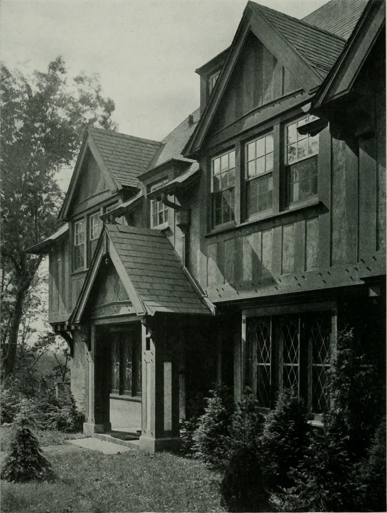 An illustration from American country houses of to-day; an illustrated account of some excellent houses built and gardens planted during the last few years, showing unmistakable influence of the modern trend in ideals architectural, 1915, leaf 261