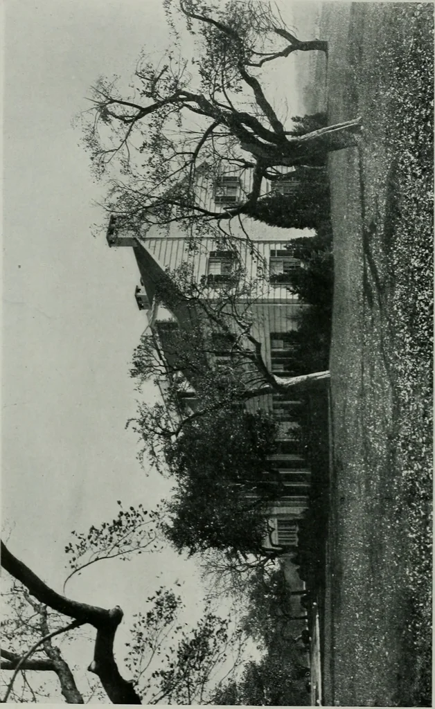 An illustration from American country houses of to-day; an illustrated account of some excellent houses built and gardens planted during the last few years, showing unmistakable influence of the modern trend in ideals architectural, 1915, leaf 273