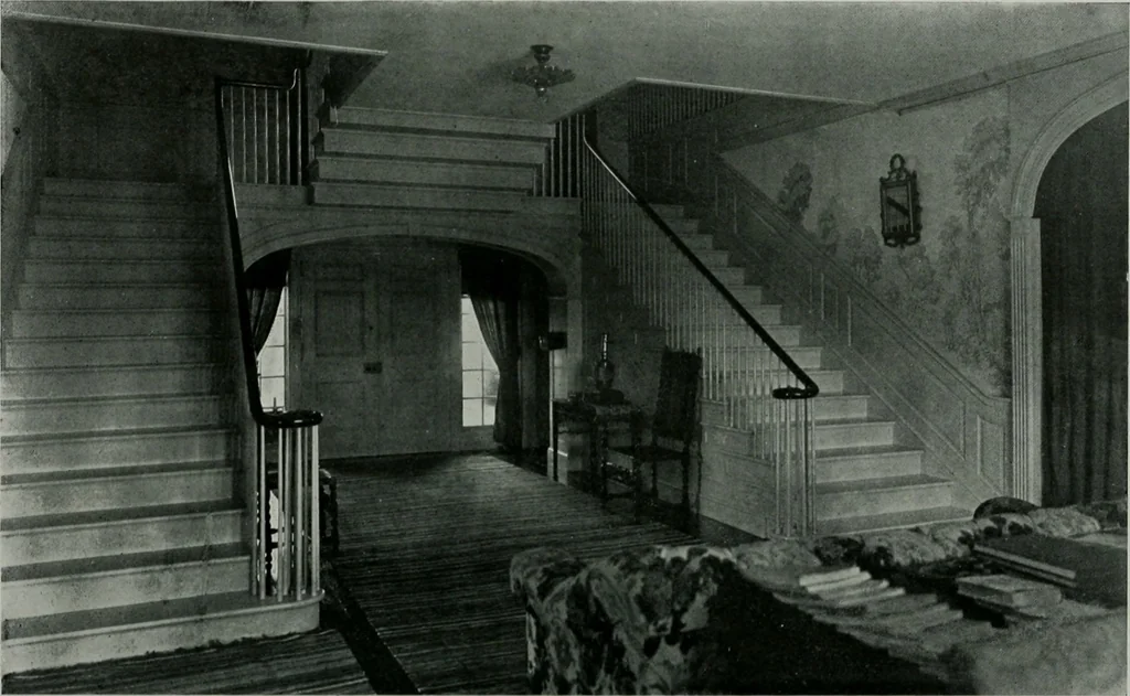 An illustration from American country houses of to-day; an illustrated account of some excellent houses built and gardens planted during the last few years, showing unmistakable influence of the modern trend in ideals architectural, 1915, leaf 279