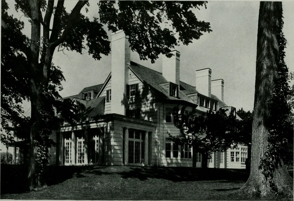 An illustration from American country houses of to-day; an illustrated account of some excellent houses built and gardens planted during the last few years, showing unmistakable influence of the modern trend in ideals architectural, 1915, leaf 291