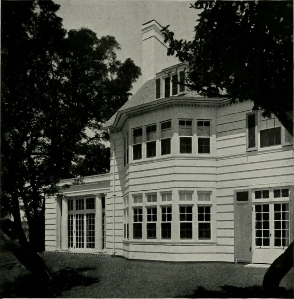 An illustration from American country houses of to-day; an illustrated account of some excellent houses built and gardens planted during the last few years, showing unmistakable influence of the modern trend in ideals architectural, 1915, leaf 292