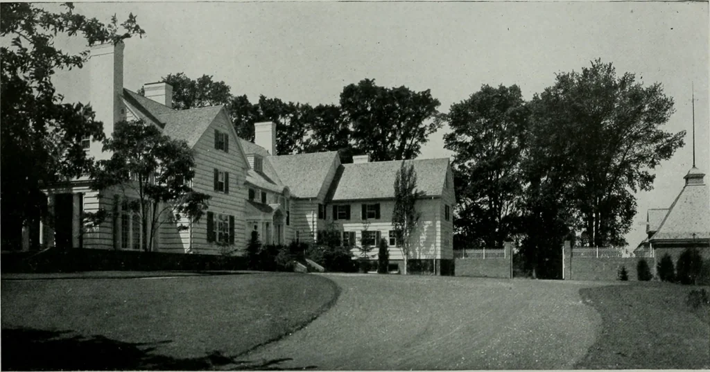 An illustration from American country houses of to-day; an illustrated account of some excellent houses built and gardens planted during the last few years, showing unmistakable influence of the modern trend in ideals architectural, 1915, leaf 295