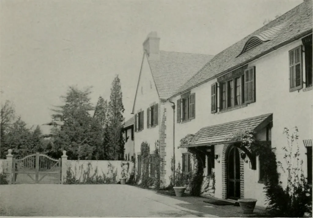 An illustration from American country houses of to-day; an illustrated account of some excellent houses built and gardens planted during the last few years, showing unmistakable influence of the modern trend in ideals architectural, 1915, leaf 30