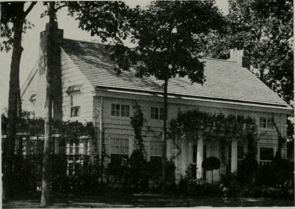 An illustration from American country houses of to-day; an illustrated account of some excellent houses built and gardens planted during the last few years, showing unmistakable influence of the modern trend in ideals architectural, 1915, leaf 304