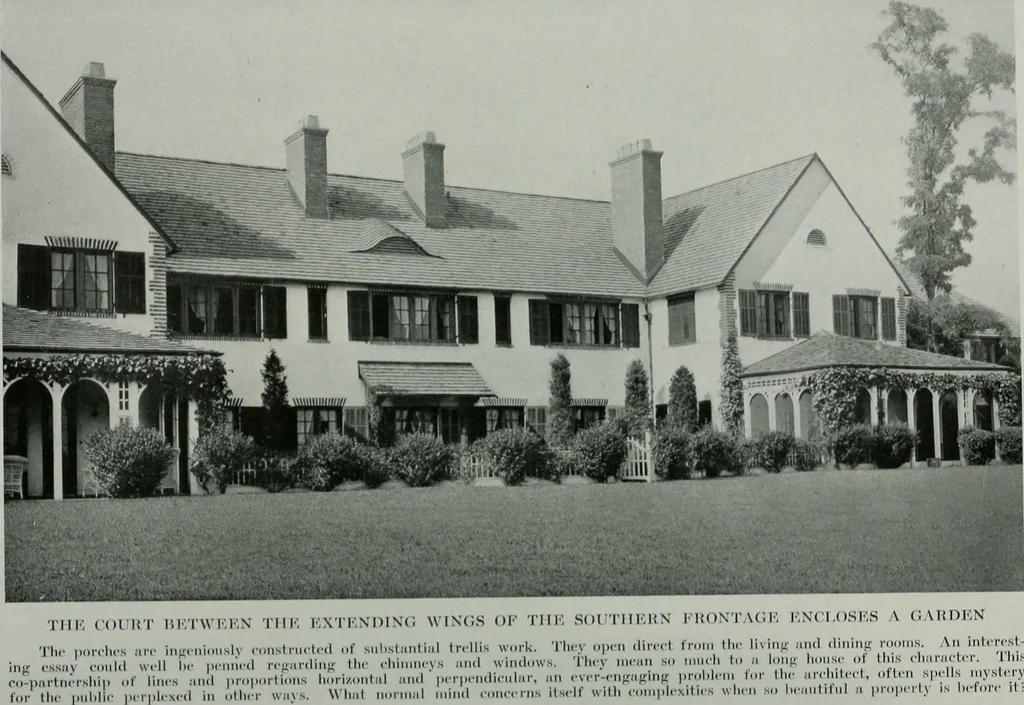An illustration from American country houses of to-day; an illustrated account of some excellent houses built and gardens planted during the last few years, showing unmistakable influence of the modern trend in ideals architectural, 1915, leaf 31