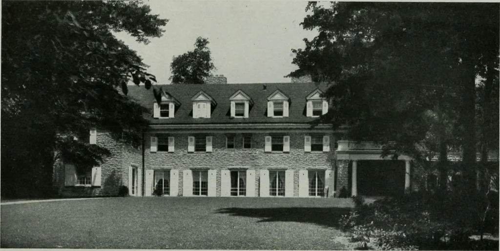 An illustration from American country houses of to-day; an illustrated account of some excellent houses built and gardens planted during the last few years, showing unmistakable influence of the modern trend in ideals architectural, 1915, leaf 315