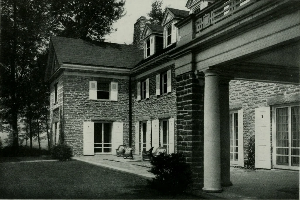 An illustration from American country houses of to-day; an illustrated account of some excellent houses built and gardens planted during the last few years, showing unmistakable influence of the modern trend in ideals architectural, 1915, leaf 317