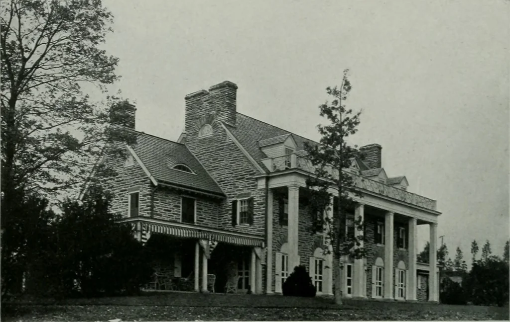 An illustration from American country houses of to-day; an illustrated account of some excellent houses built and gardens planted during the last few years, showing unmistakable influence of the modern trend in ideals architectural, 1915, leaf 325