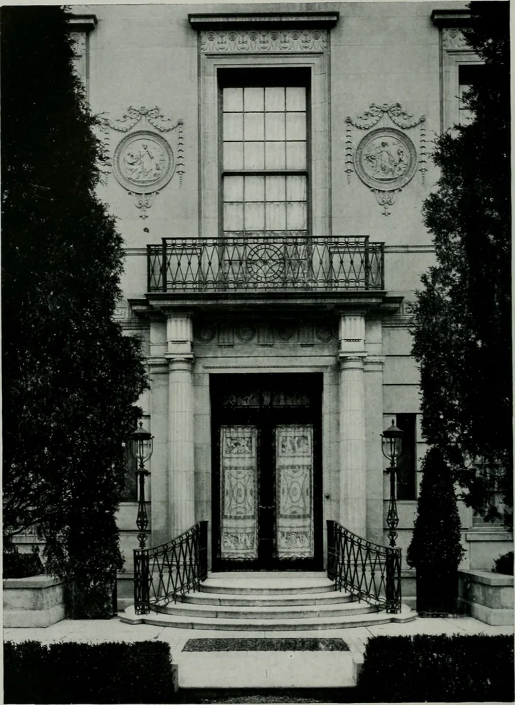 An illustration from American country houses of to-day; an illustrated account of some excellent houses built and gardens planted during the last few years, showing unmistakable influence of the modern trend in ideals architectural, 1915, leaf 327