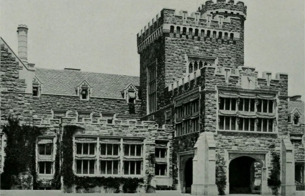 An illustration from American country houses of to-day; an illustrated account of some excellent houses built and gardens planted during the last few years, showing unmistakable influence of the modern trend in ideals architectural, 1915, leaf 335