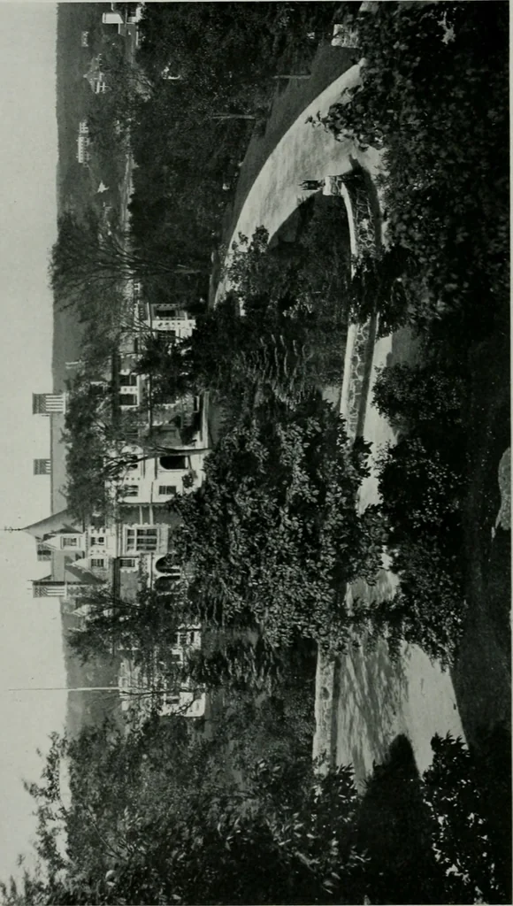 An illustration from American country houses of to-day; an illustrated account of some excellent houses built and gardens planted during the last few years, showing unmistakable influence of the modern trend in ideals architectural, 1915, leaf 341