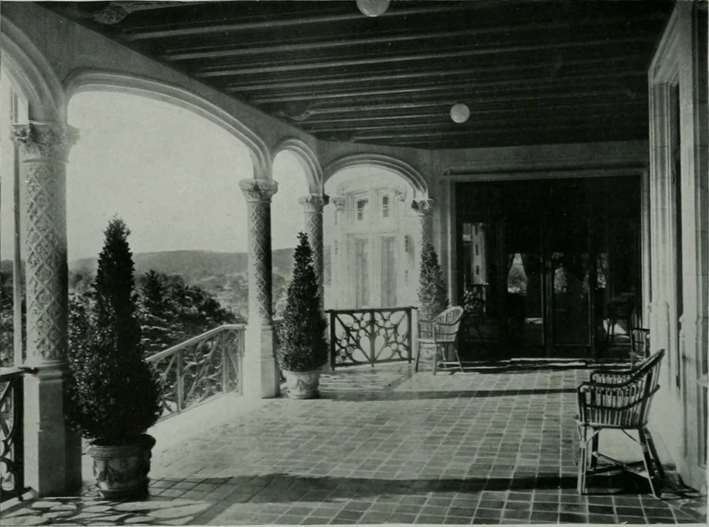 An illustration from American country houses of to-day; an illustrated account of some excellent houses built and gardens planted during the last few years, showing unmistakable influence of the modern trend in ideals architectural, 1915, leaf 343