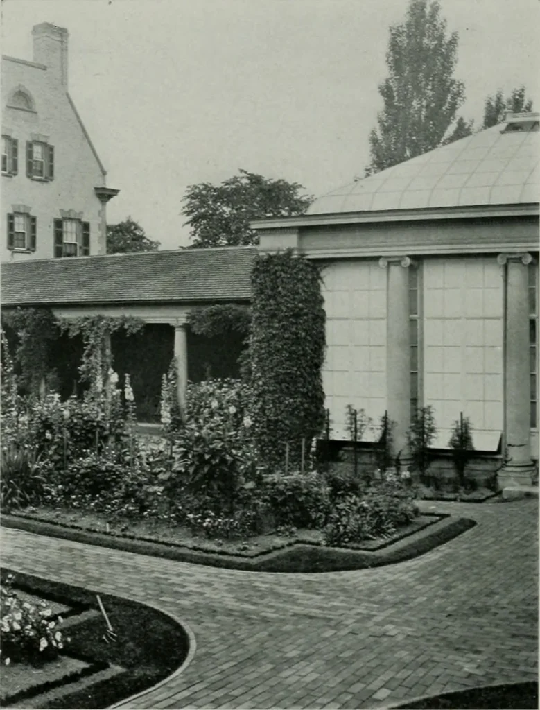 An illustration from American country houses of to-day; an illustrated account of some excellent houses built and gardens planted during the last few years, showing unmistakable influence of the modern trend in ideals architectural, 1915, leaf 347