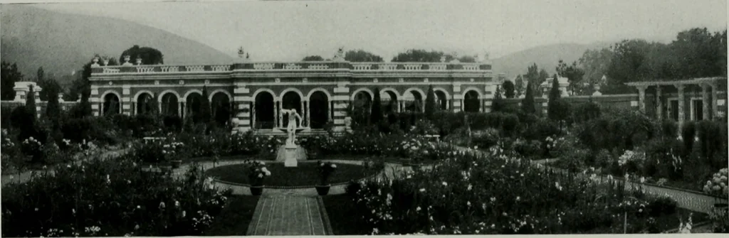 An illustration from American country houses of to-day; an illustrated account of some excellent houses built and gardens planted during the last few years, showing unmistakable influence of the modern trend in ideals architectural, 1915, leaf 349