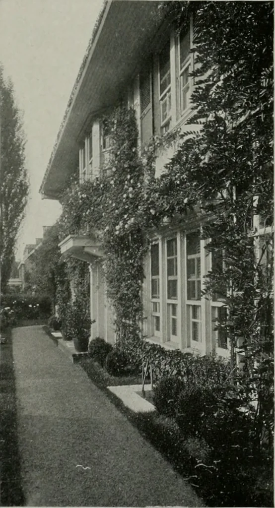 An illustration from American country houses of to-day; an illustrated account of some excellent houses built and gardens planted during the last few years, showing unmistakable influence of the modern trend in ideals architectural, 1915, leaf 364
