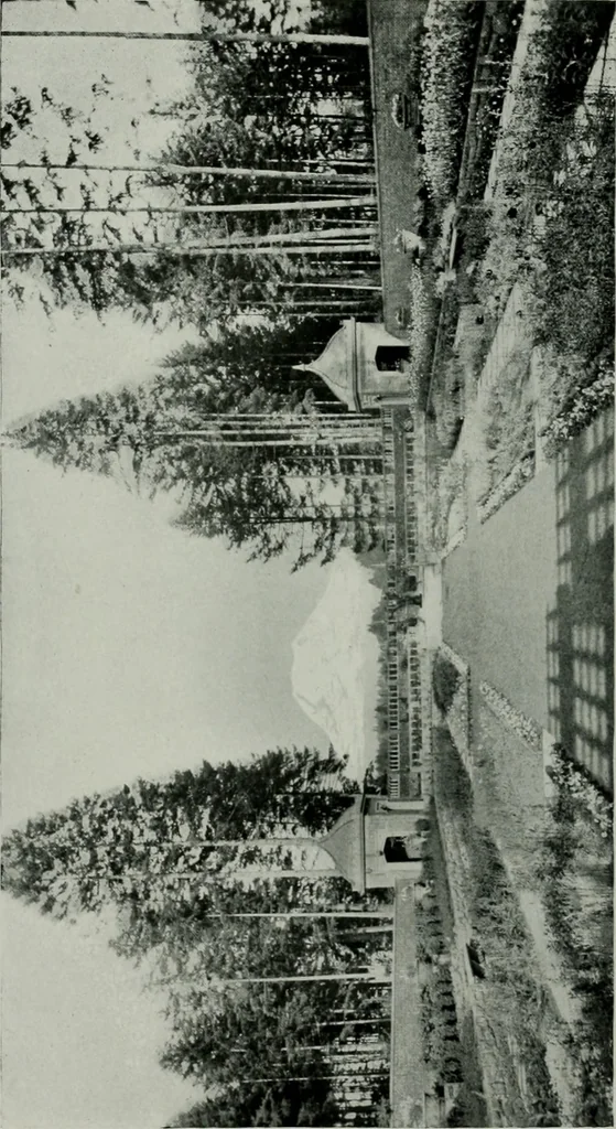 An illustration from American country houses of to-day; an illustrated account of some excellent houses built and gardens planted during the last few years, showing unmistakable influence of the modern trend in ideals architectural, 1915, leaf 369