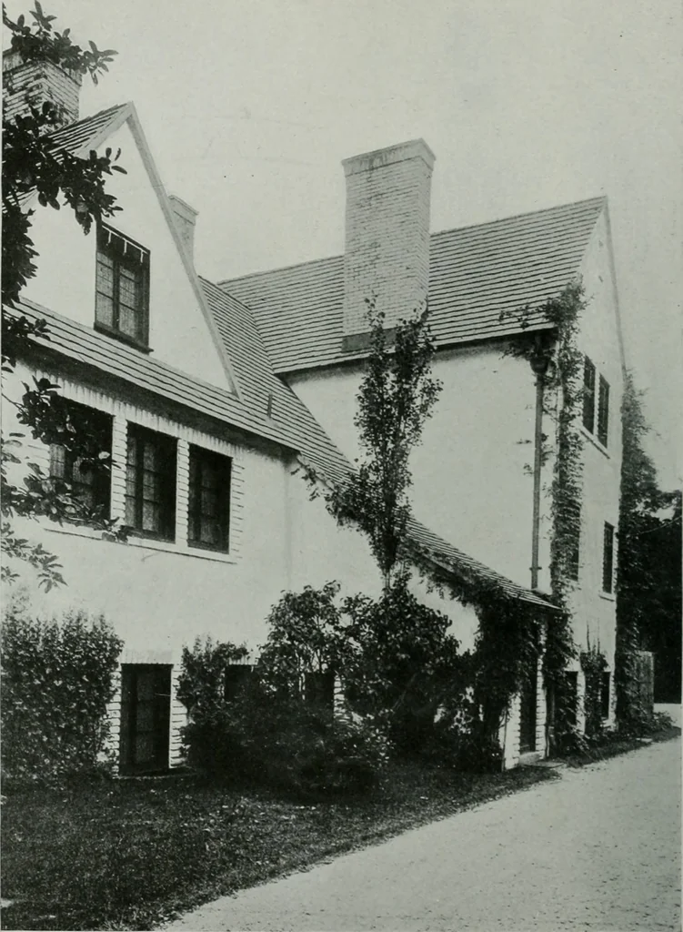 An illustration from American country houses of to-day; an illustrated account of some excellent houses built and gardens planted during the last few years, showing unmistakable influence of the modern trend in ideals architectural, 1915, leaf 37