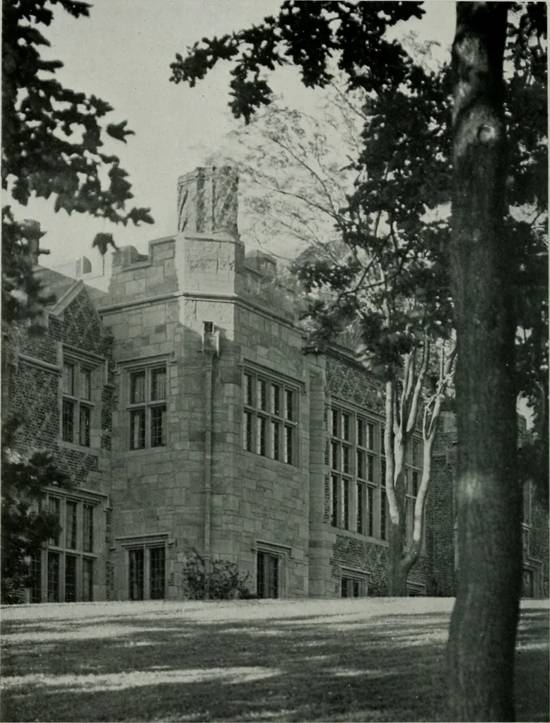 An illustration from American country houses of to-day; an illustrated account of some excellent houses built and gardens planted during the last few years, showing unmistakable influence of the modern trend in ideals architectural, 1915, leaf 379