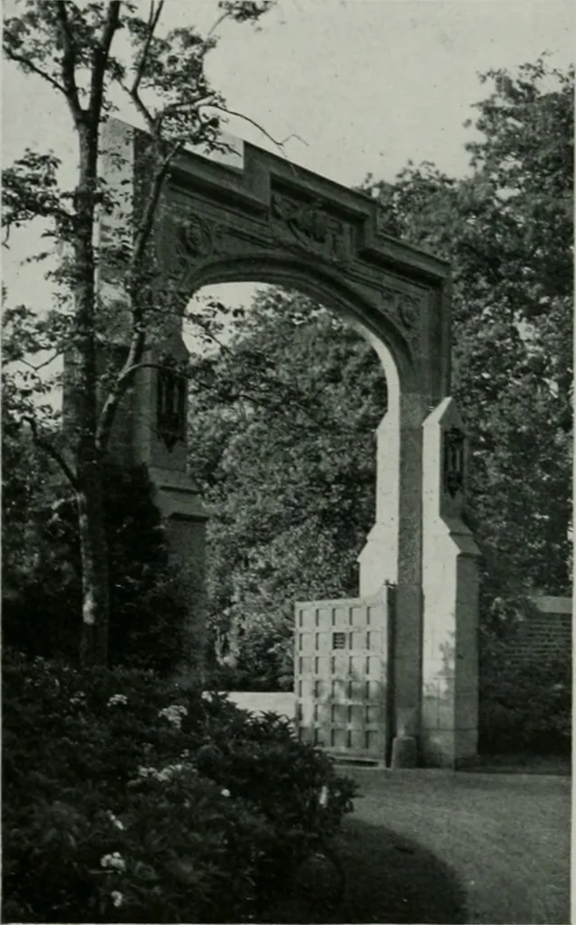 An illustration from American country houses of to-day; an illustrated account of some excellent houses built and gardens planted during the last few years, showing unmistakable influence of the modern trend in ideals architectural, 1915, leaf 387