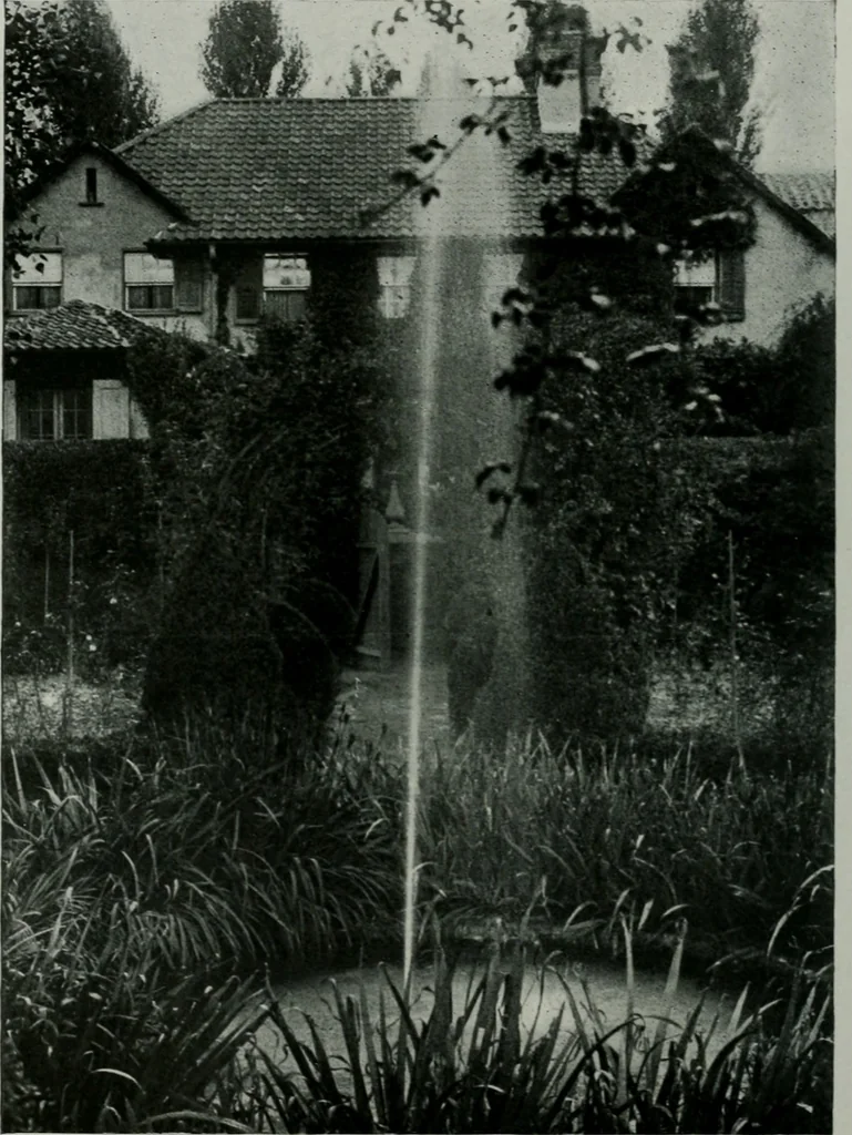 An illustration from American country houses of to-day; an illustrated account of some excellent houses built and gardens planted during the last few years, showing unmistakable influence of the modern trend in ideals architectural, 1915, leaf 399