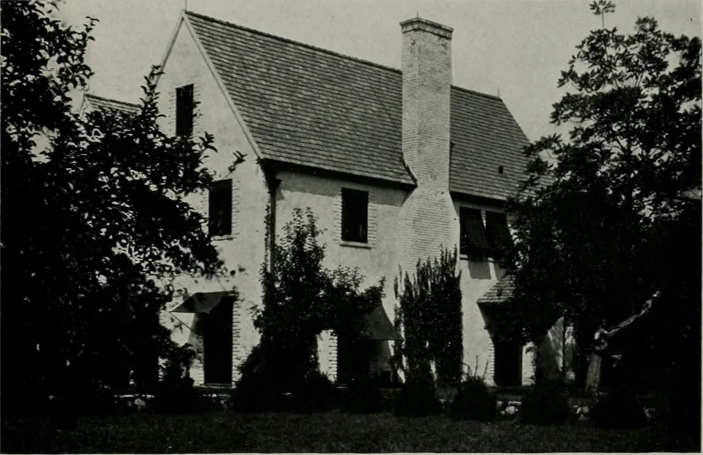 An illustration from American country houses of to-day; an illustrated account of some excellent houses built and gardens planted during the last few years, showing unmistakable influence of the modern trend in ideals architectural, 1915, leaf 40