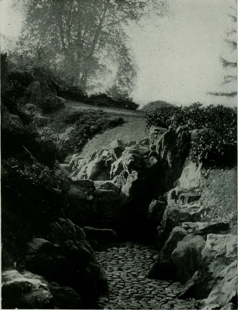 An illustration from American country houses of to-day; an illustrated account of some excellent houses built and gardens planted during the last few years, showing unmistakable influence of the modern trend in ideals architectural, 1915, leaf 403