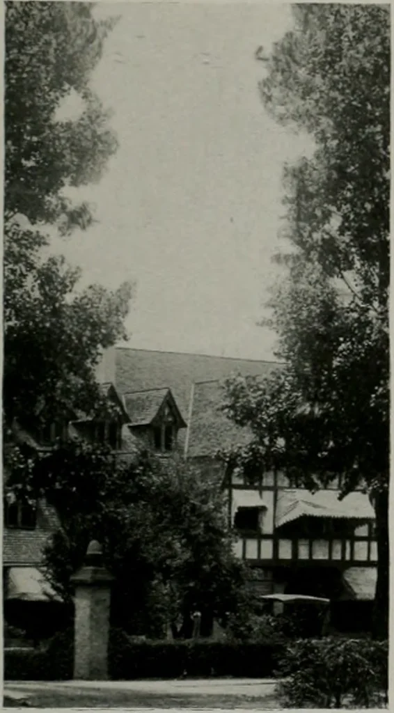 An illustration from American country houses of to-day; an illustrated account of some excellent houses built and gardens planted during the last few years, showing unmistakable influence of the modern trend in ideals architectural, 1915, leaf 428