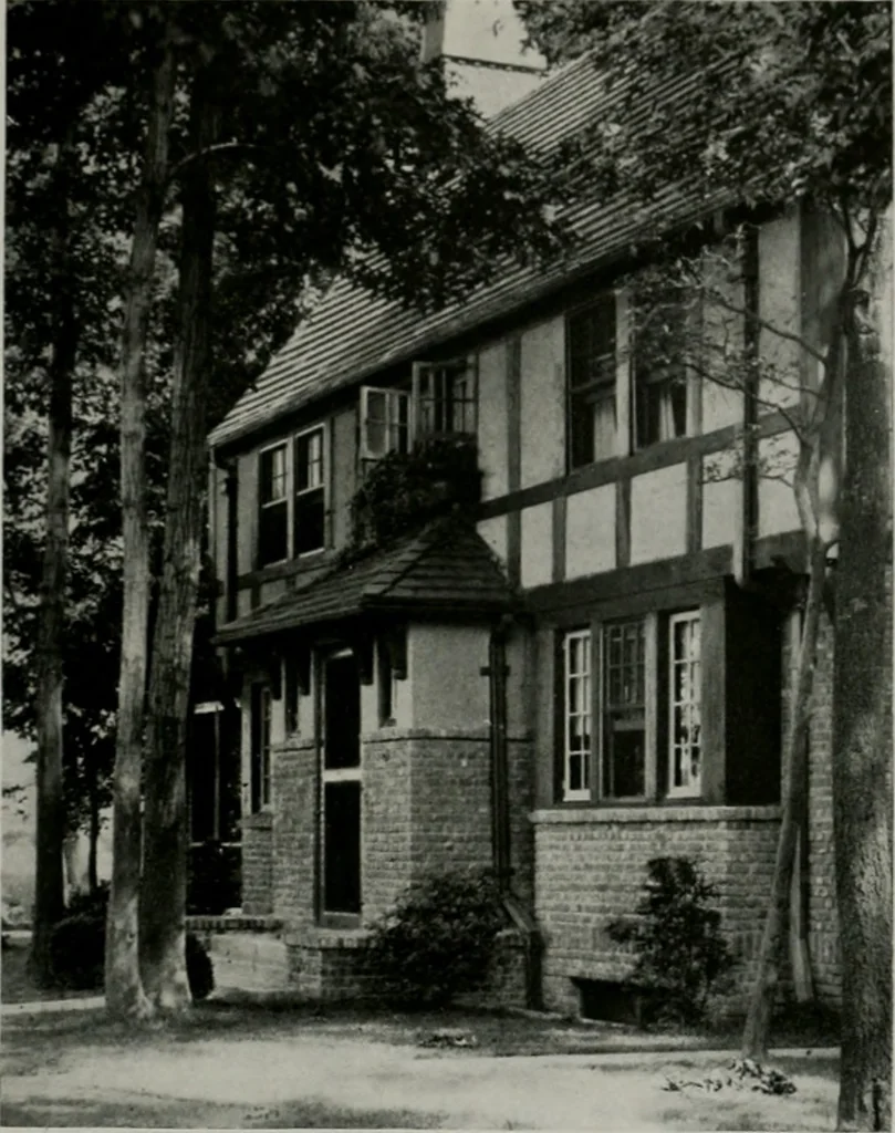 An illustration from American country houses of to-day; an illustrated account of some excellent houses built and gardens planted during the last few years, showing unmistakable influence of the modern trend in ideals architectural, 1915, leaf 436