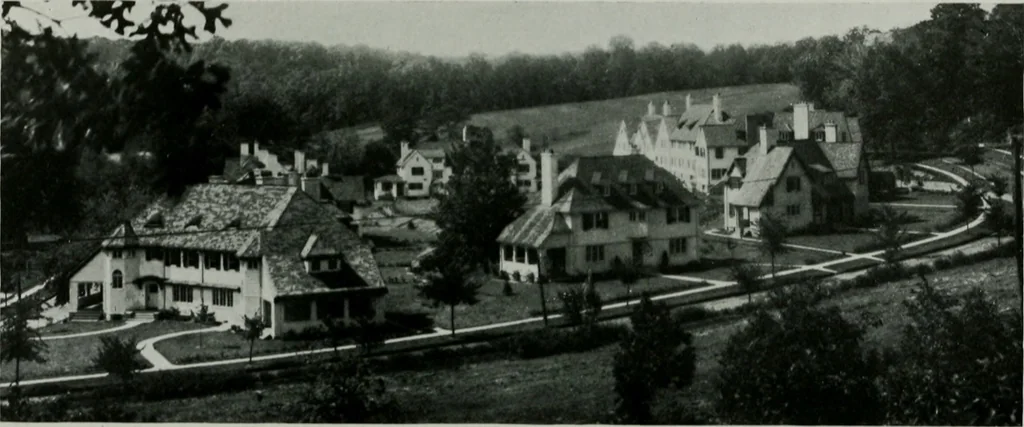 An illustration from American country houses of to-day; an illustrated account of some excellent houses built and gardens planted during the last few years, showing unmistakable influence of the modern trend in ideals architectural, 1915, leaf 439