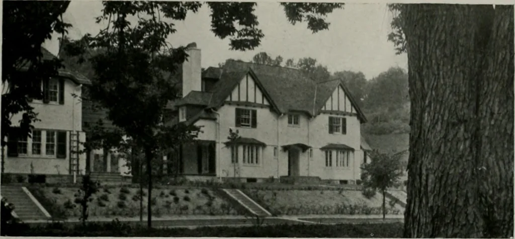 An illustration from American country houses of to-day; an illustrated account of some excellent houses built and gardens planted during the last few years, showing unmistakable influence of the modern trend in ideals architectural, 1915, leaf 440