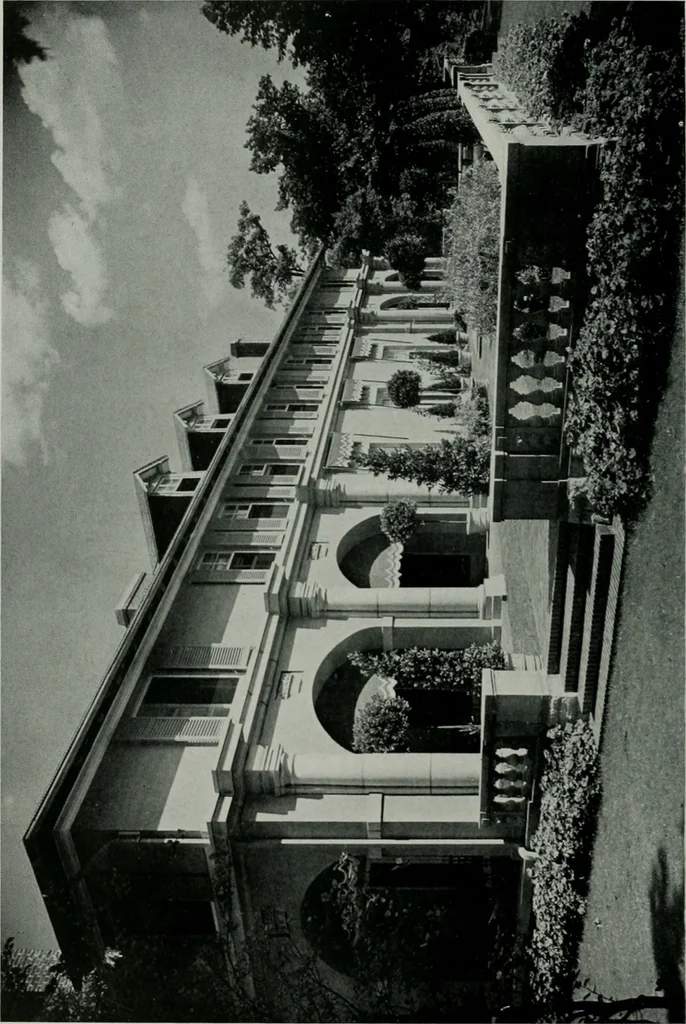 An illustration from American country houses of to-day; an illustrated account of some excellent houses built and gardens planted during the last few years, showing unmistakable influence of the modern trend in ideals architectural, 1915, leaf 75